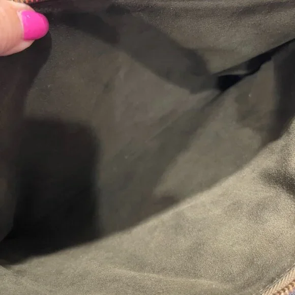 Louis Vuitton Coussin Monogram Embossed Lambskin (JB1052) - Picture 8 of 9